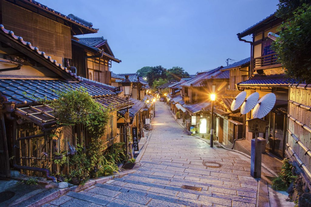 Explore this fashionable pleasure quarter well-preserved since the classical period of Japanese history.