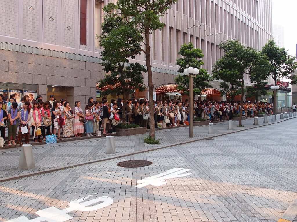 A long queue outside the Takarazuka Theater Tokyo